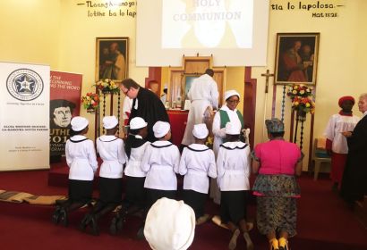 Gemeinsames Abendmahl mit Pastor Rainer Müller-Jödicke.