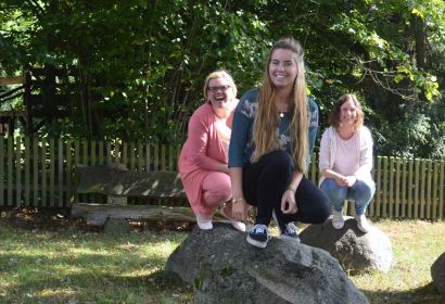 Überzeugt vom FSJ im Kirchenkreisjugenddienst (von links): Anna Thumser, Laura Schmidt und Nora Schneider. Foto: Andrea Hesse