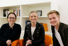 Gute Gespräche: Landessuperintendentin Dr. Petra Bahr (Mitte) mit Maren Konradt und Ole Mewes. Foto: Fabian Gartmann