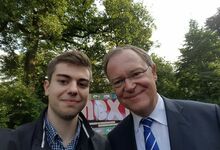 Selfie mit dem Ministerpräsidenten: Maximilian Köster und Stephan Weil. Foto: Maximilian Köster