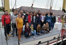 Gemeinschaft und eine frische Brise, die den Kopf frei pustete: die Gruppe auf dem Segelschoner Brandaris.