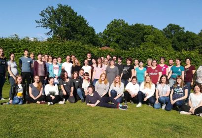 Mit Offenheit und Spaß bei der Sache: die Gruppe der Ehren- und Hauptamtlichen beim Fortbildungstag.