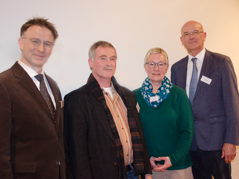 Tilman de Boer (von links), Michael Brodermanns und Christiane Höppner-Groth freuen sich mit Superintendent Holger Grünjes auf die kommende Arbeit im Kirchenkreistag. Auf dem Foto fehlt Beisitzerin Frauke Kiel. Foto: Andrea Hesse